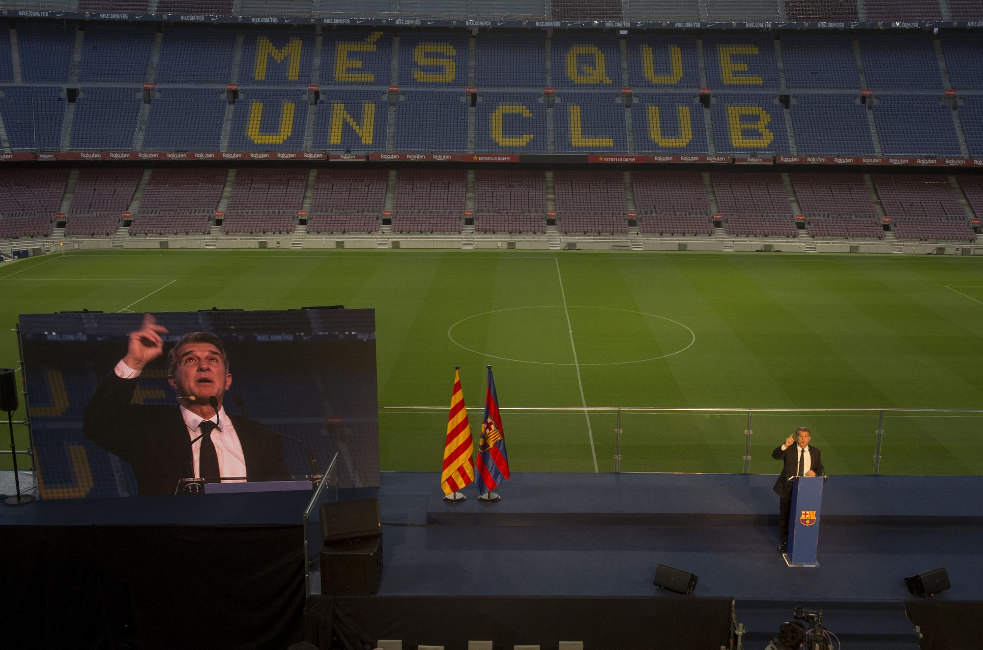 Laporta se emociona al recordar a su padre en el discurso de investidura en el Camp Nou.