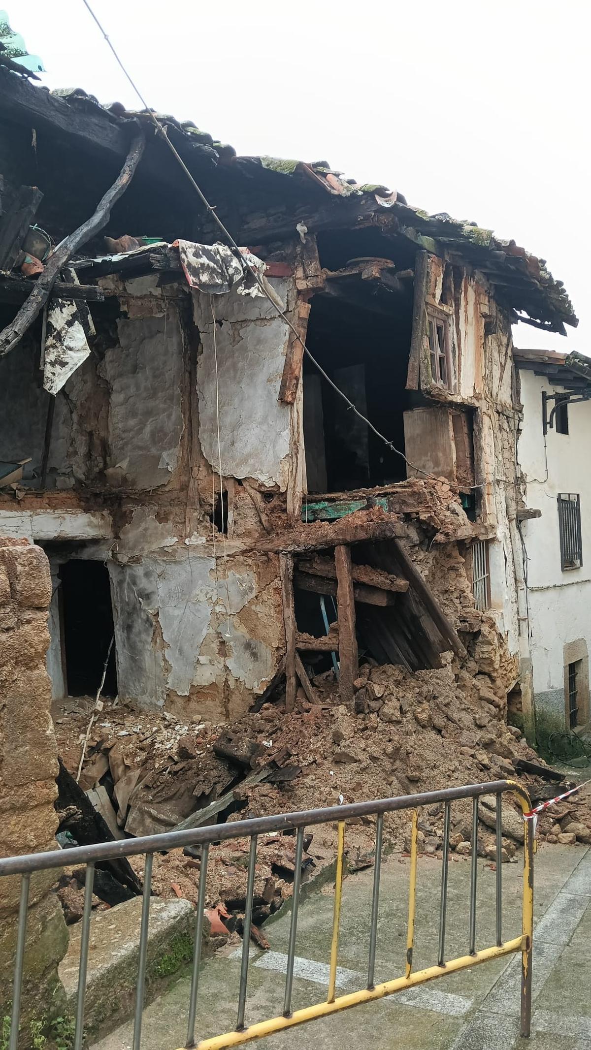 Estado de una de las casas derrumbadas por el temporal.