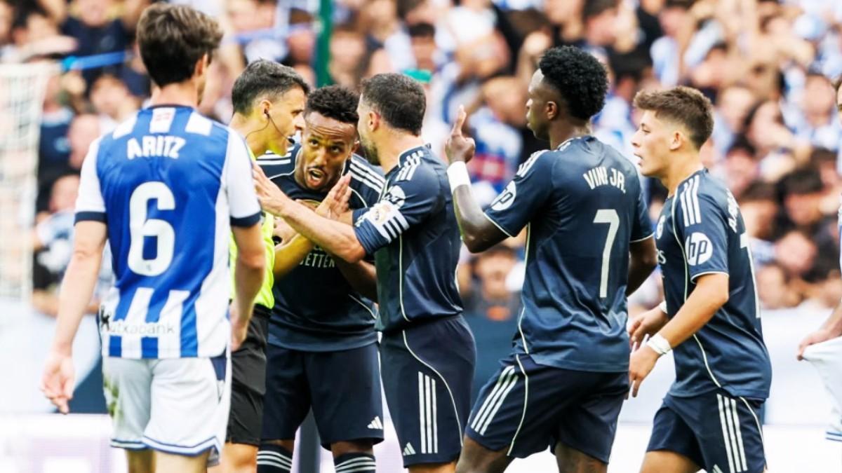 Xabi Alonso, sobre la roja a Huijsen: "No me ha convencido la explicación del árbitro"