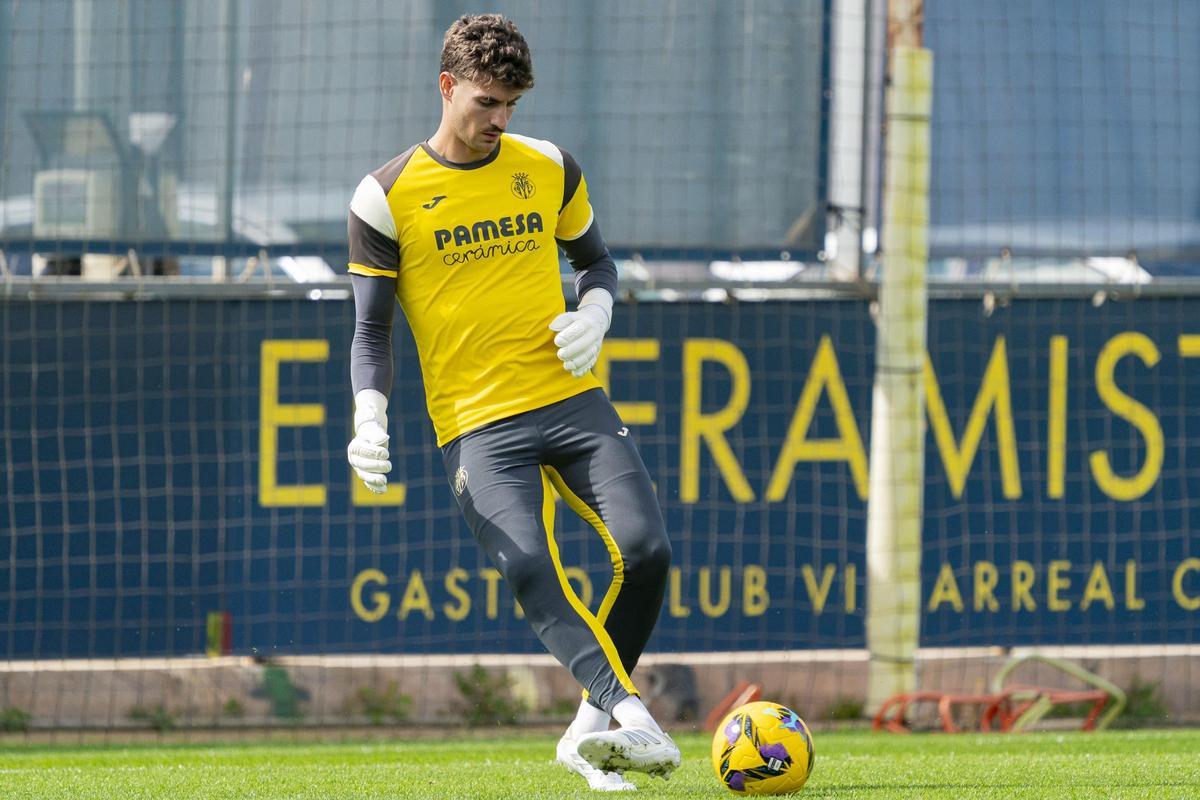 Diego conde, durante el entrenamiento del pasado viernes del Villarreal.