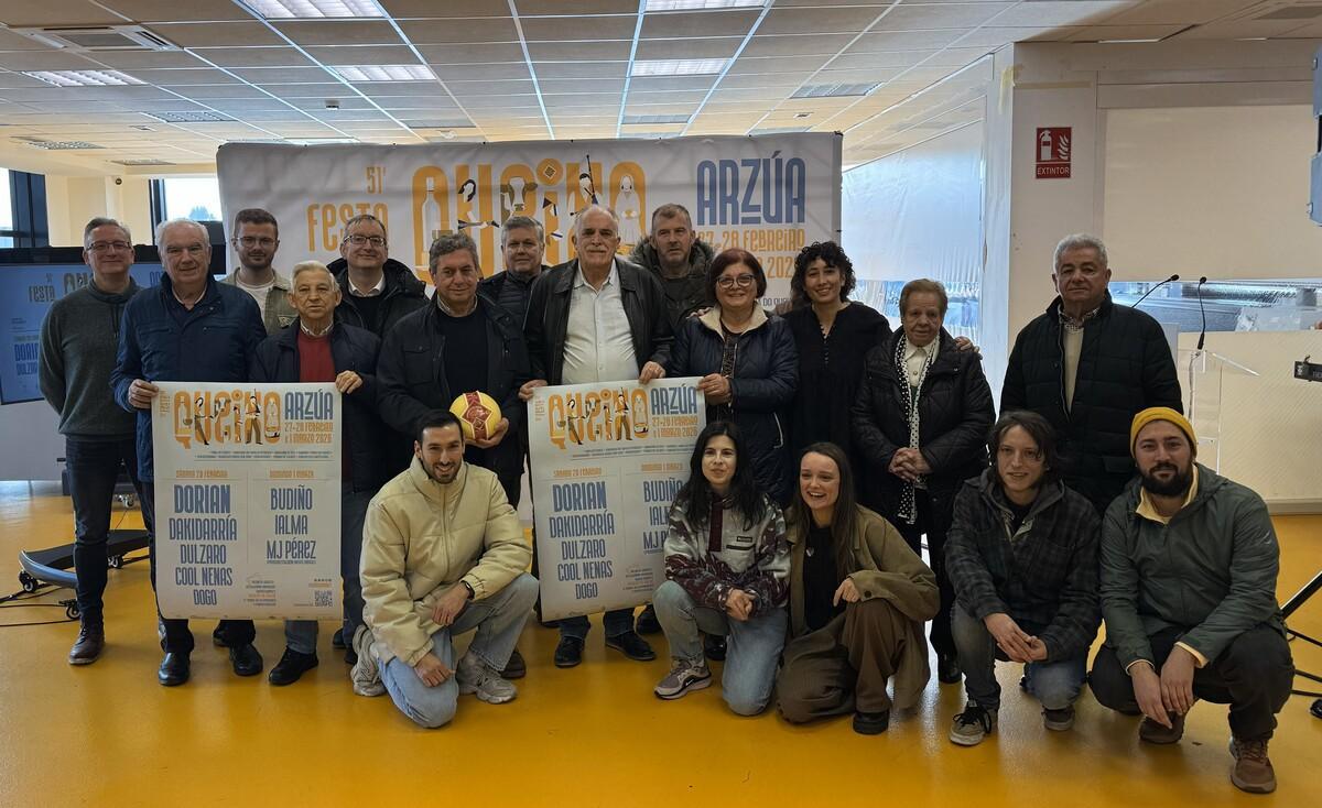 Autoridades y profesionales de Arzúa en la presentación de la Festa do Queixo 2026