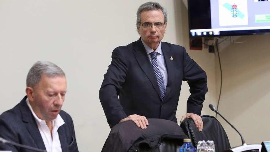 Rafael Matesanz, ayer, en la comisión de sanidad en el Parlamento gallego.