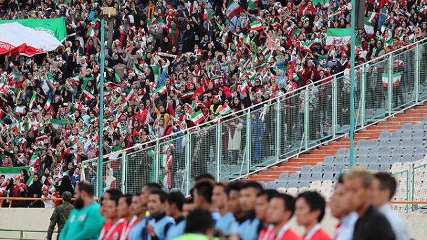 Las mujeres iraníes hacen historia con su entrada a un partido de fútbol