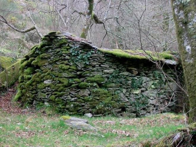 Chozos ou chuzos: arquitectura popular a pedra seca do rural galego