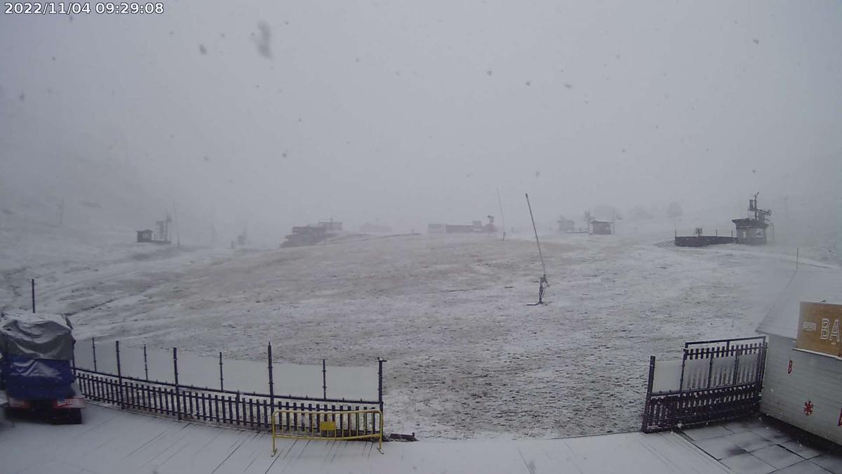 La nieve llega a la estación de Candanchú.