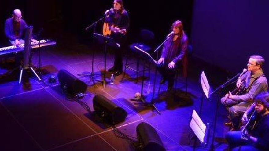 El grup T&#039;embolica la Troca triomfa en la presentació del seu primer disc al Kursaal