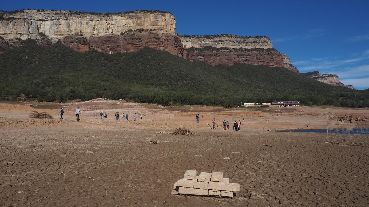 Turismo de sequía en el pantano de Sau