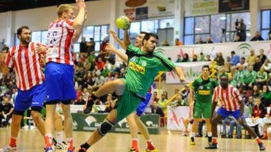 El Balonmano Antequera nunca tuvo opciones ante un Atlético de Madrid muy superior.