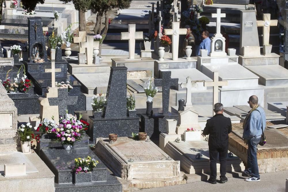 Día de Todos Los Santos en el cementerio de Los Remedios (Cartagena)