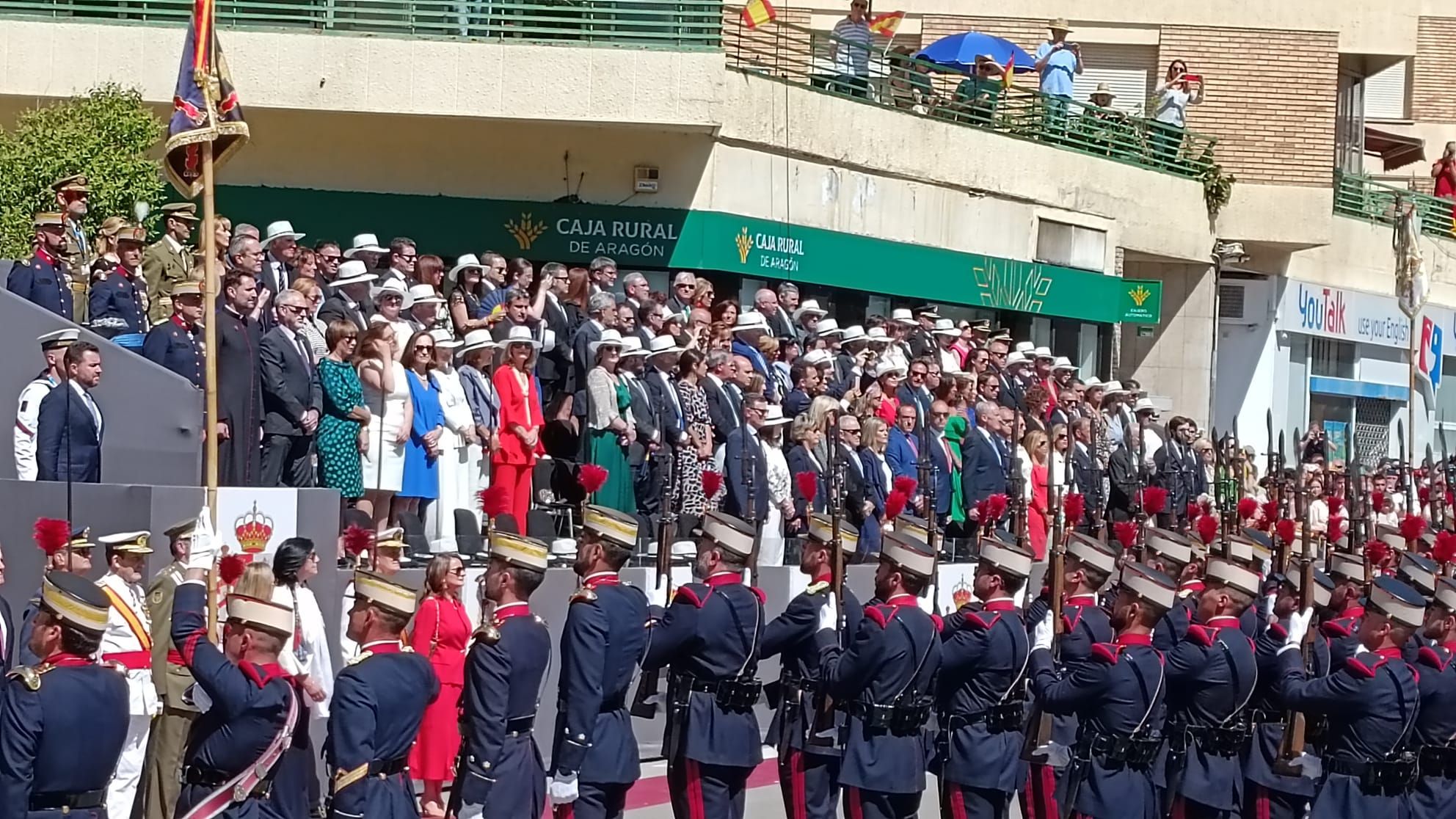 EN IMÁGENES | Así ha sido el desfile de las Fuerzas Armadas en Huesca