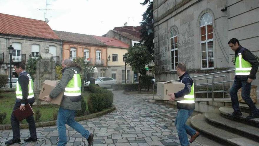 Un registro en el Concello de Ponteareas por la UDEF abrió el caso en 18 de febrero de 2014. // D.P.