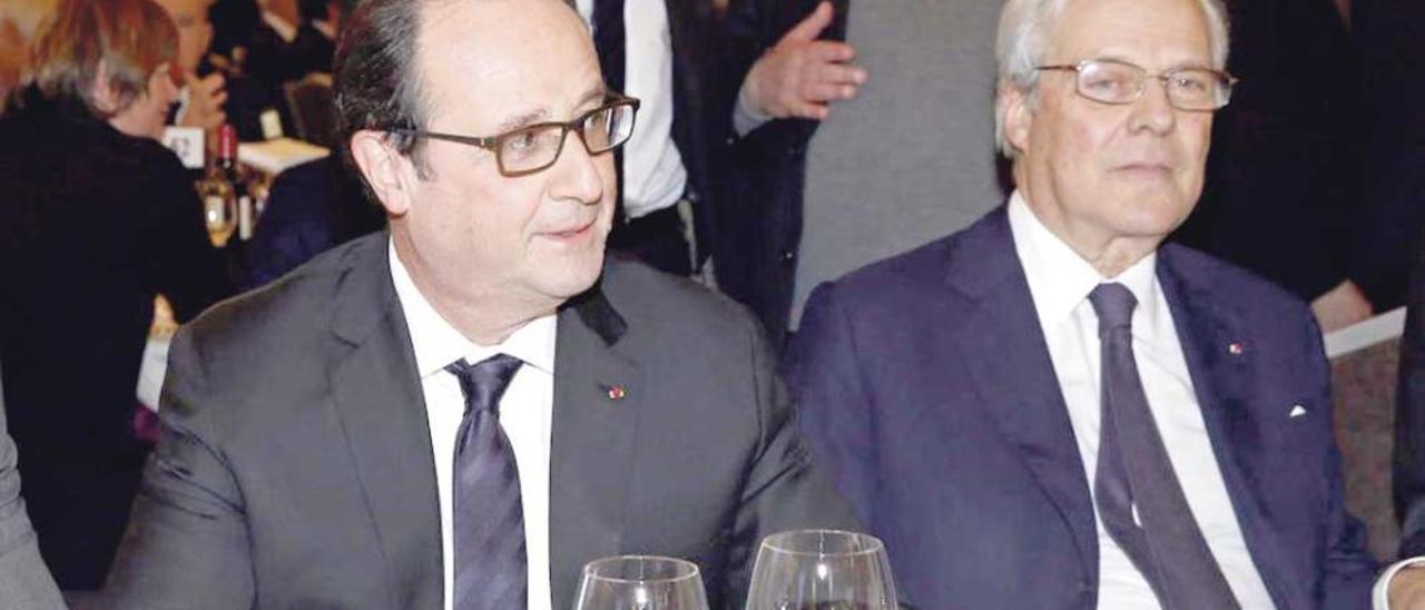 El presidente de Francia, François Hollande, junto el barón imputado por un juez de Dénia.