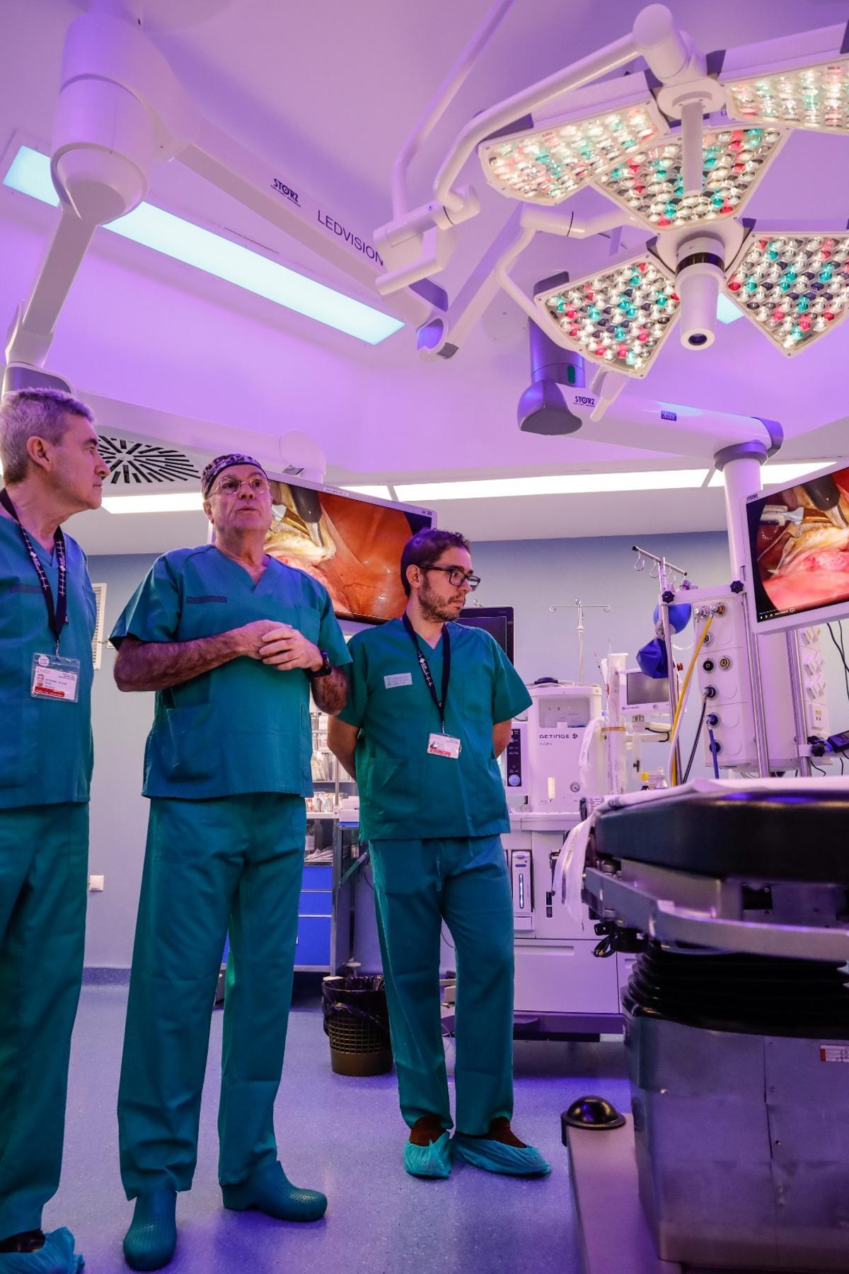 El conseller de Sanidad presenta en Alcoy el quirófano más avanzado