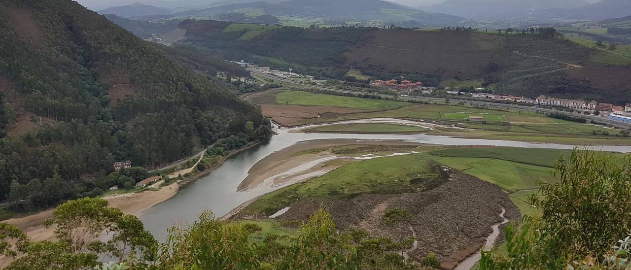 Las cuevas de Pindal, el Monasterio de Tina y el pueblo de Pimiango, descubre las joyas del oriente de Asturias