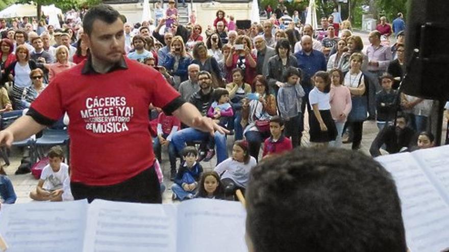 Alumnos y profesores demandan un nuevo edificio para el conservatorio de Cáceres