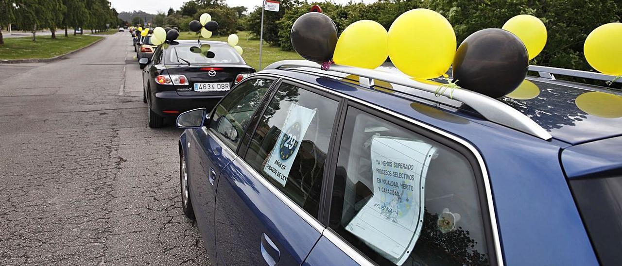 Caravana de protesta de los interinos en la Facultad de Marina Civil de Gijón.