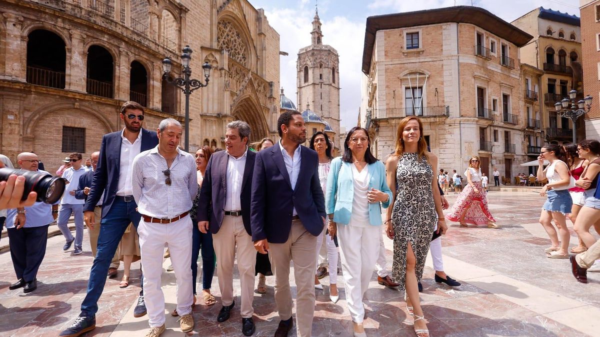 Garriga presenta con los portavoces de Vox los &quot;hitos&quot; de los presupuestos con el PP.