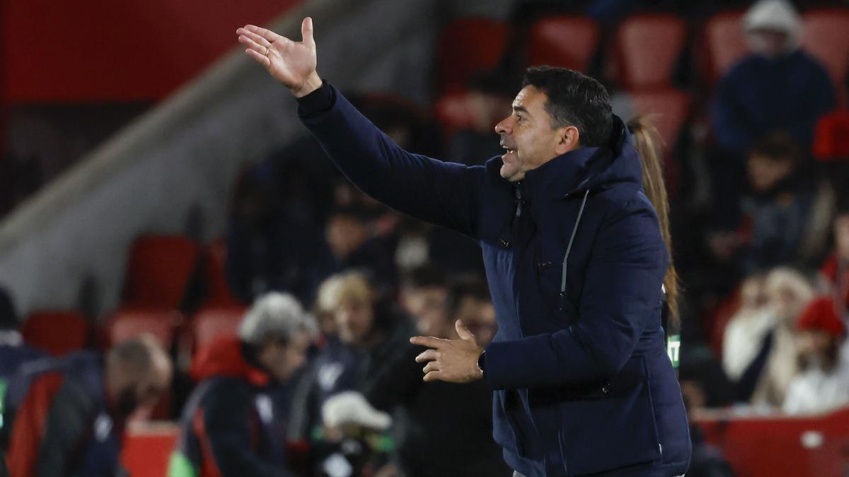 El entrenador del Girona Míchel Sánchez durante el partido de la jornada 18 de LaLiga que RCD Mallorca y Girona FC disputan este domingo en Son Moix. EFE/CATI CLADERA