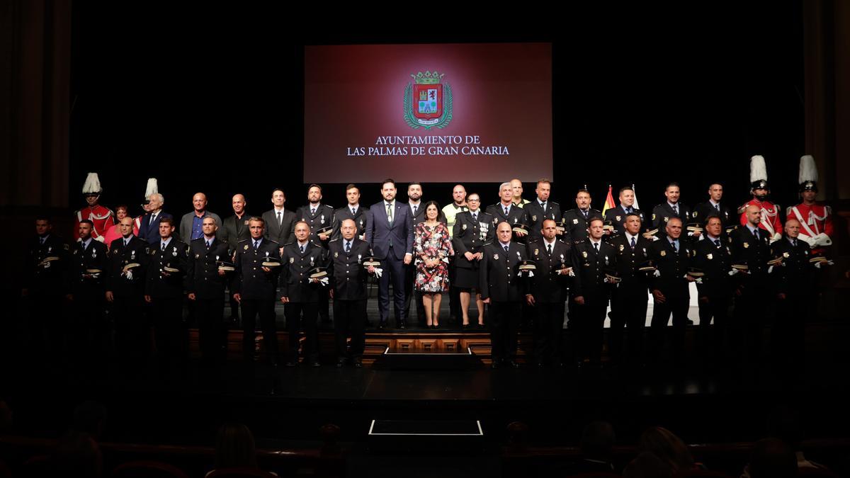Foto de familia del acto de Honores y Distinciones de la Policía Local de Las Palmas de Gran Canaria.