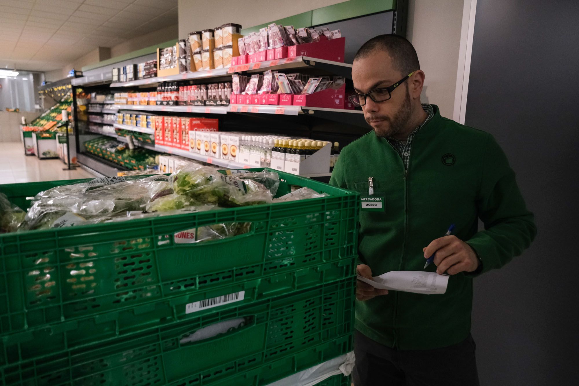 Entrega de alimentos de Mercadona a Proyecto Hombre en Málaga