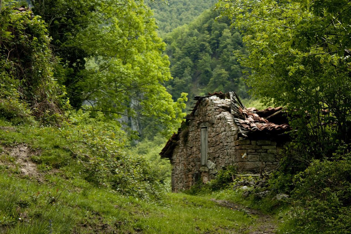 Asturias cuenta con diverso pueblos que hoy ya son parte del olvido.