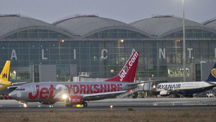 La compañía aérea Jet2.com busca 150 trabajadores para su base en Alicante