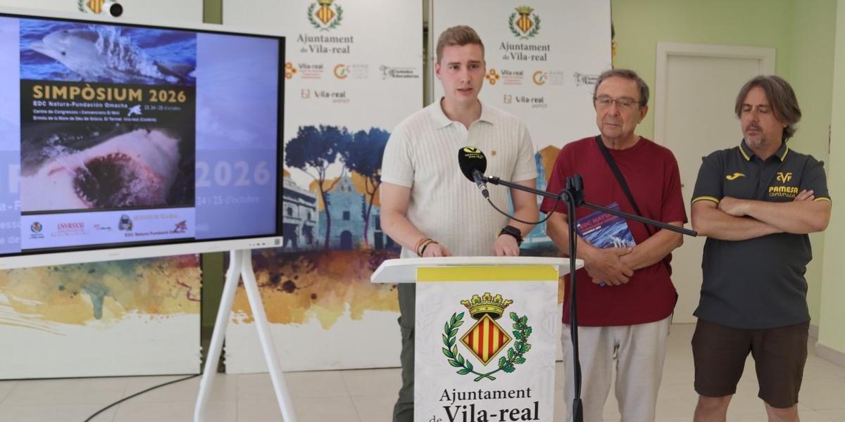 El regidor de Congressos de Vila-real, Javier López, ha presentat el Simposi de Naturalesa i les activitats complementàries, juntament amb Vicent Ginés i Andrés Santos, en representació d'EDC Natura.