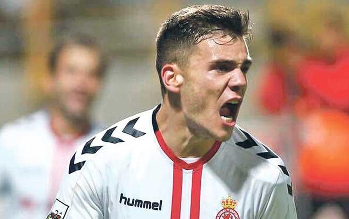 Àlex Gallar celebra un gol con la Cultural Leonesa.