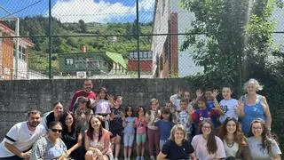 Siete centros educativos de Cangas convierten el Día del Medio Ambiente en una plantación de árboles colectiva
