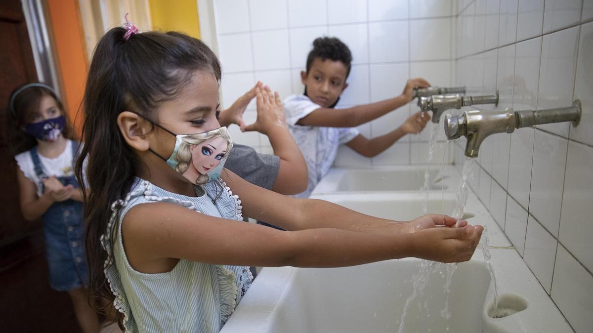 Barcelona 14 09 2020 Vuelta al cole Regreso a la escuela en tiempos de coronavirus Covid-19 con medidas de seguridad En la foto clases de primaria en la Escola l   Esperanca   Foto Ferran Nadeu