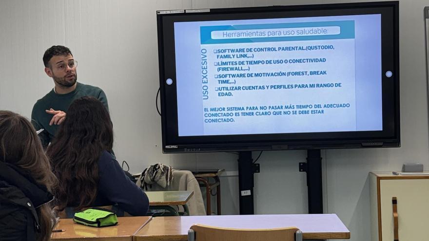 Charla sobre las adicciones organizada en Canals.