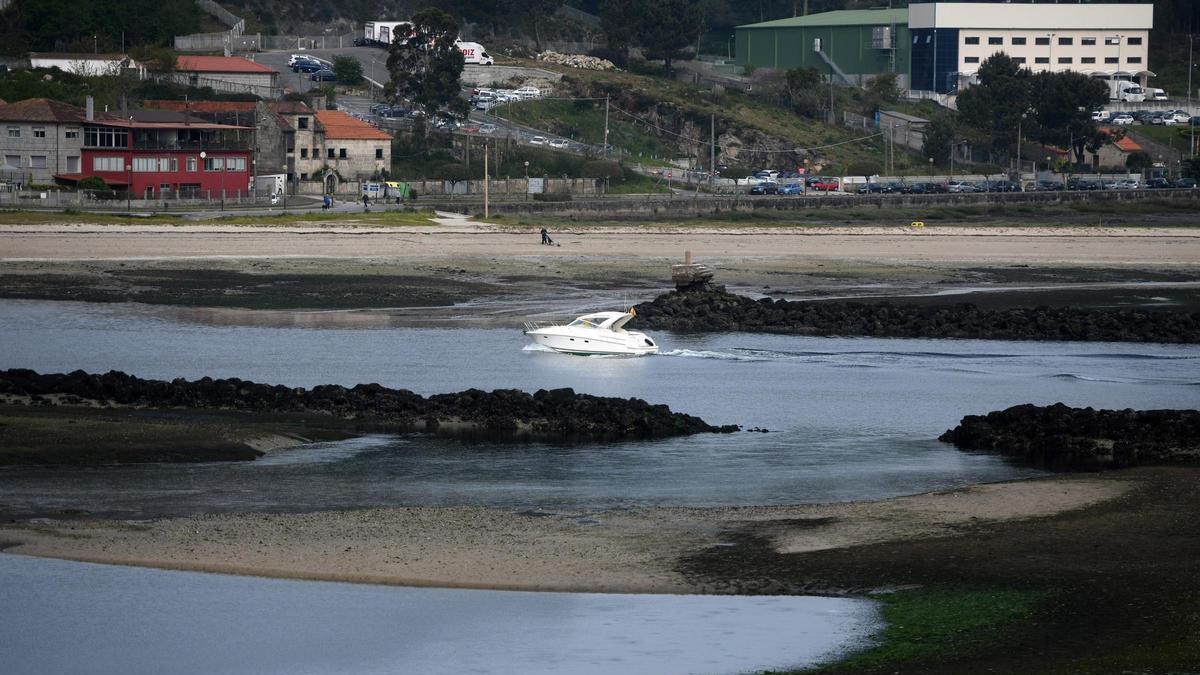 Sedimentos acumlados ante la playa de Lourido, en Poio
