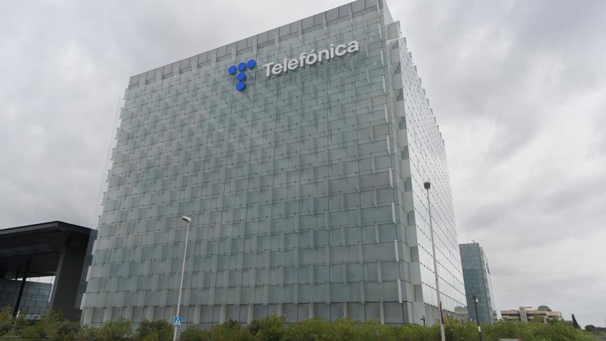 Telefónica lanza una OPA de exclusión para hacerse con otro 5,65% de su filial alemana por hasta 395 millones