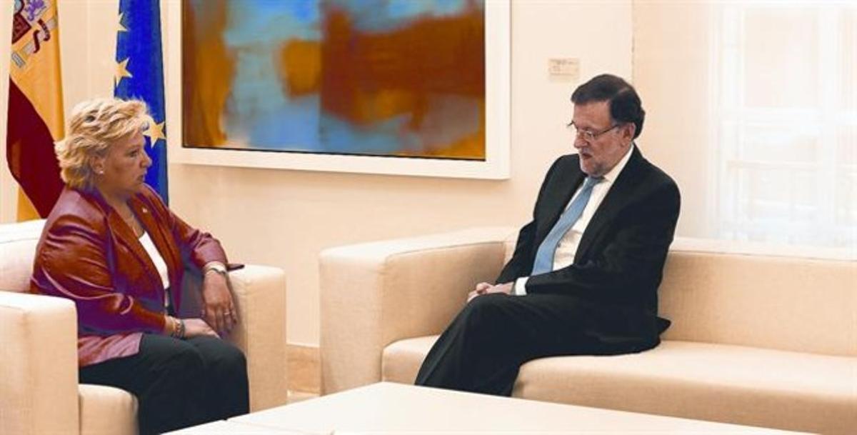 Ángeles Pedraza, presidenta de l’AVT, i Mariano Rajoy, ahir a la Moncloa.