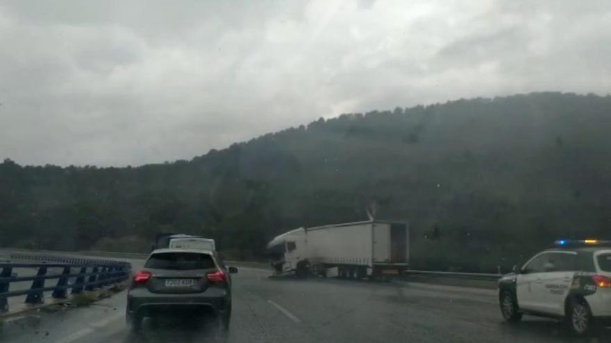 Alerta naranja: Un camión se accidenta en el Puerto de la Cadena