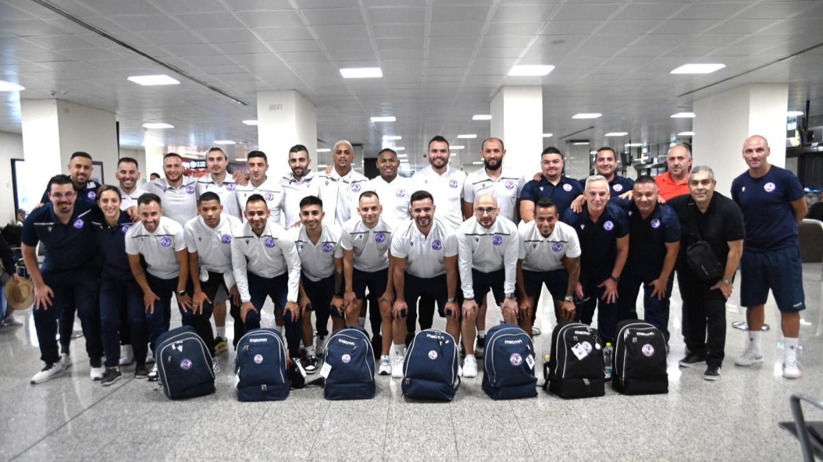 El Luxol St. Andrews, a su llegada a Serbia