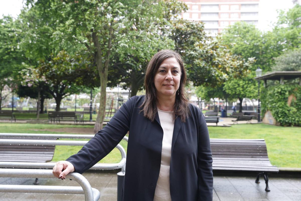 María Vassilakou, ayer en la plaza de la Fábrica del Gas, en Gijón.