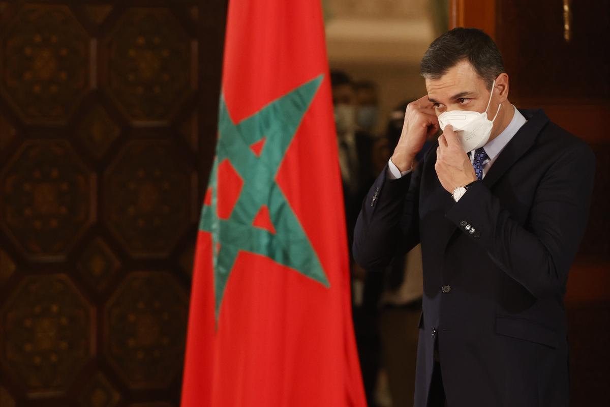 Pedro Sánchez llega a su comparecencia para anunciar el nuevo clima de amistad con Marruecos, en Rabat el pasado 7 de abril.