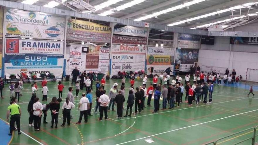 Un instante de la jornada organizada por el Kung Fu Zen en el polideportivo de Lalín el pasado sábado.