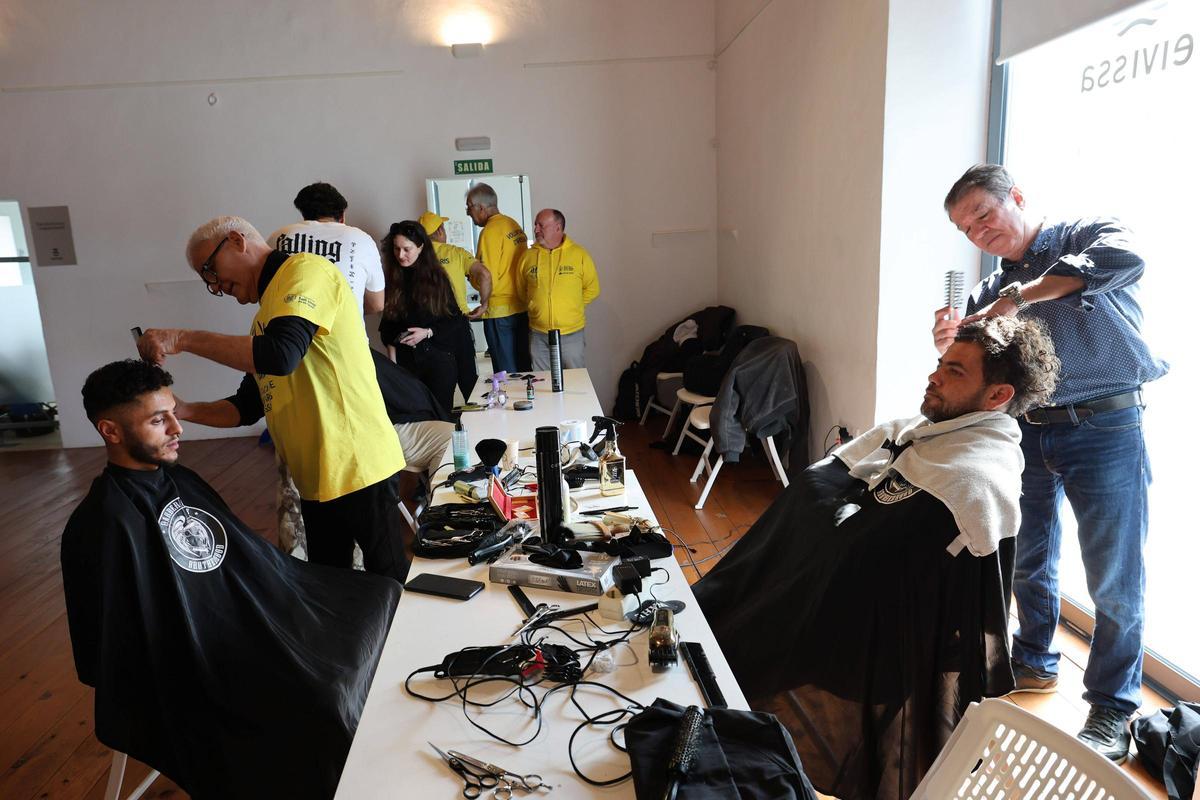 Las imágenes de la jornada de cortes de pelo solidarios en Ibiza