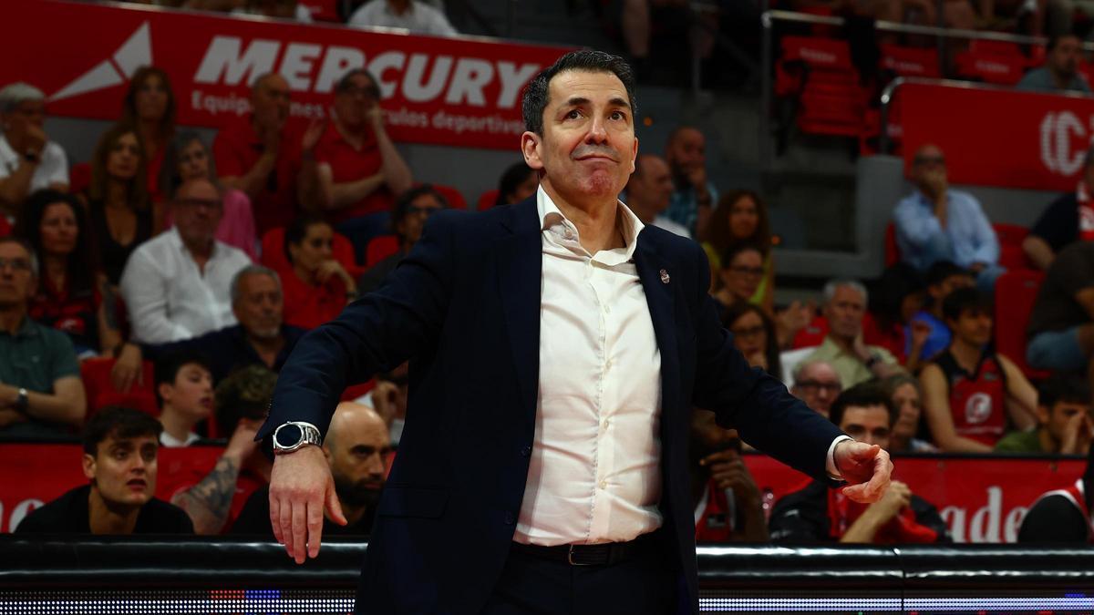 Gonzalo García de Vitoria, con gesto contrariado durante un partido en el Príncipe Felipe