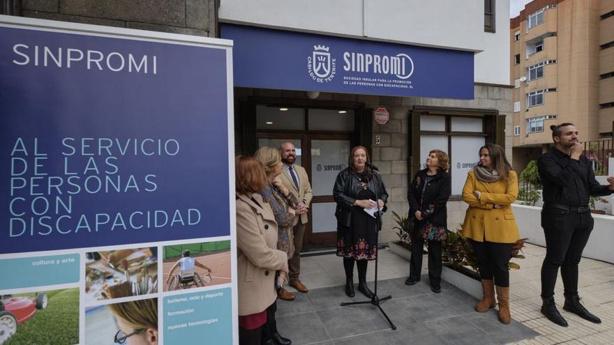 El acto de presentación de la nueva oficina de Sinpromi, ayer en Puerto de la Cruz. | | E.D.