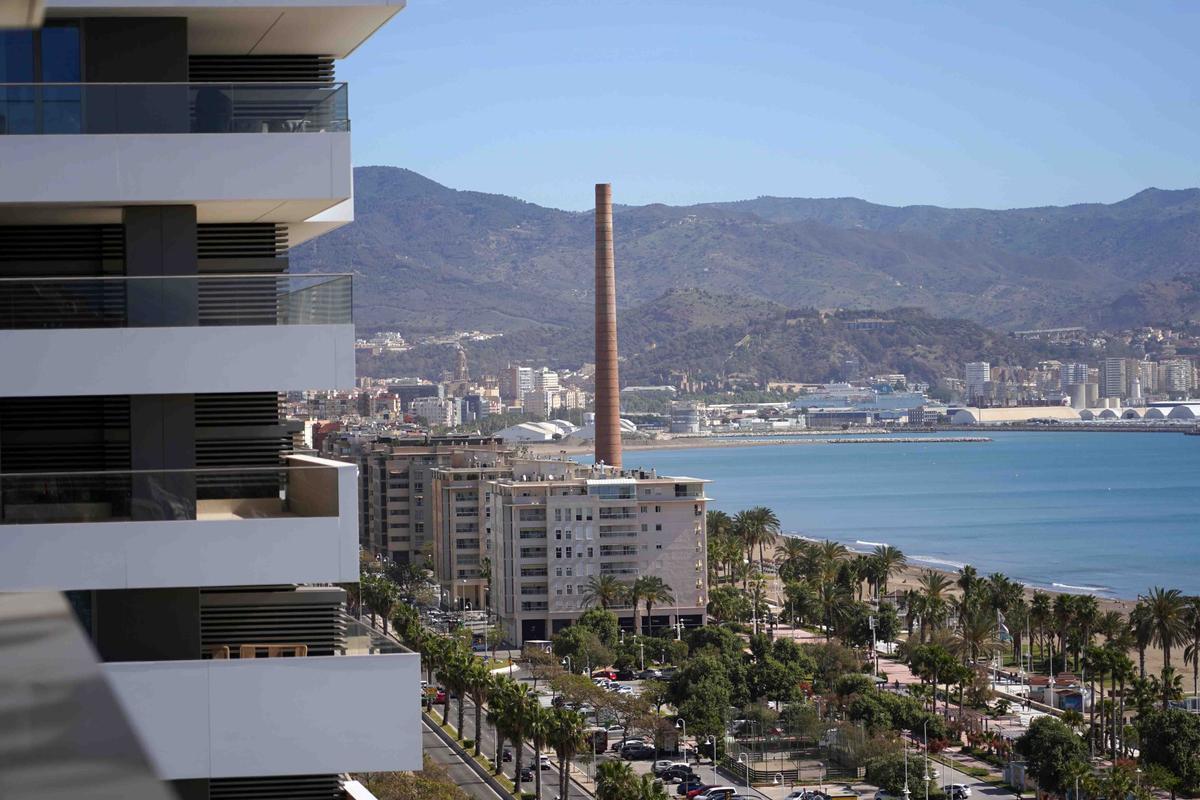 Vista aérea de la zona oeste de Málaga: Sacaba, playa de la Misericordia y terrenos de La Térmica.