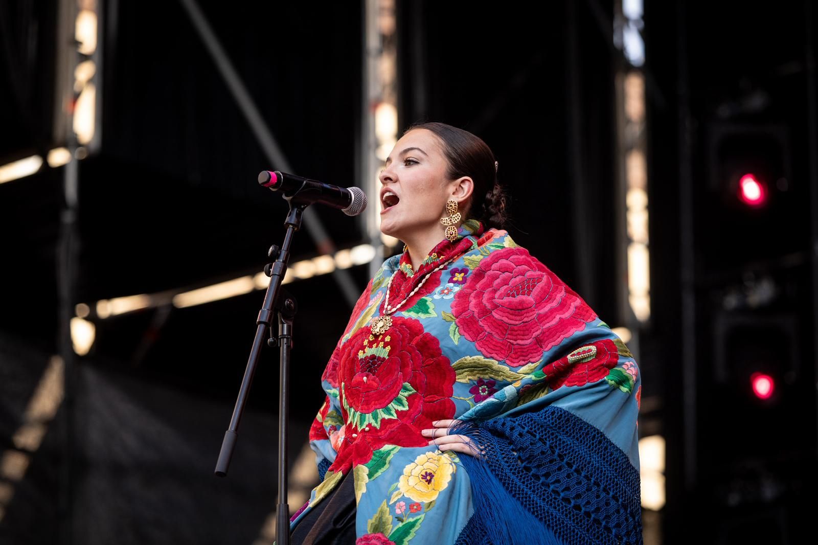 En imágenes | Los ganadores del Certamen de jotas bailan y cantan ante la Virgen