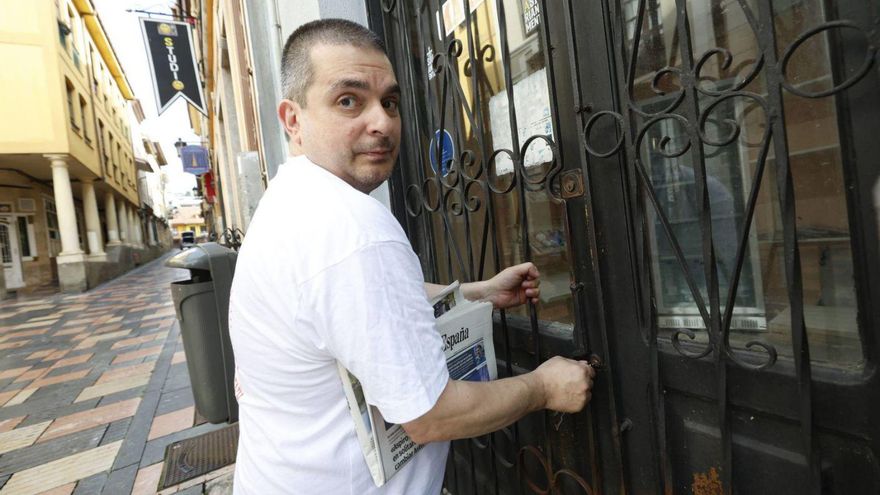 Cierra uno de los quiscos más veteranos de las calles de Avilés: &quot;Esto no era solo un trabajo, llevo aquí 37 años&quot;