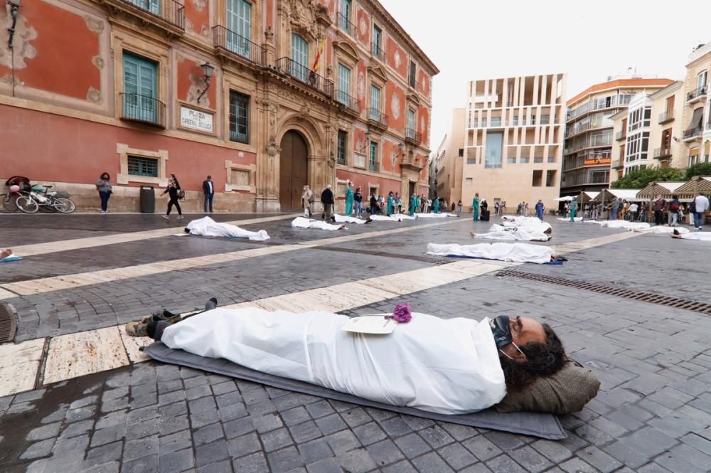 Las 'victimas' de la crisis climática, exhibidas en Murcia