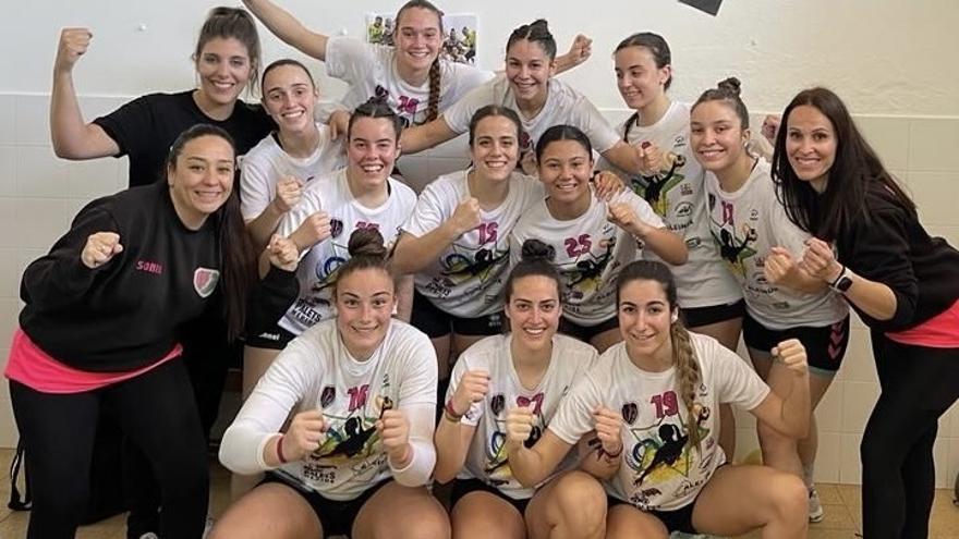 San Serván se adelanta en la final de Primera Femenina de balonmano