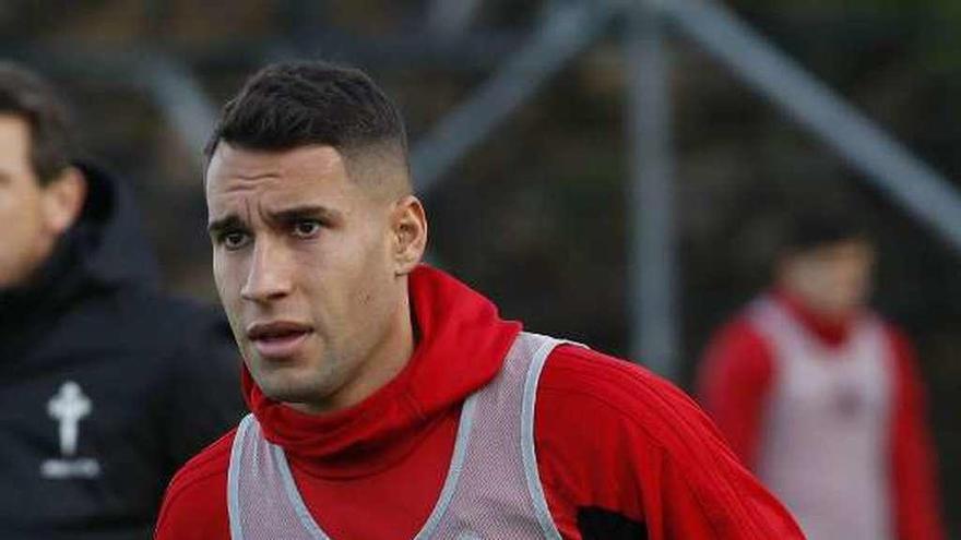 Hugo Mallo durante un entrenamiento del Celta.