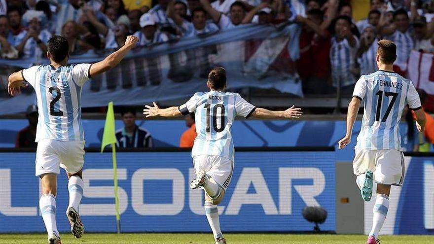 Messi obra el milagro para Argentina con un golazo a los 91 minutos (1-0)