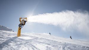Por qué las estaciones de esquí tienen un futuro negro, incluso con cañones de nieve